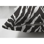 - Suet-K3851-Gorsel-2 - Realhomes Çift Taraflı Zebra Desenli Özel Tasarım Dijital Baskılı Modern Süet Yastık Kırlent Kılıfı Realhomes