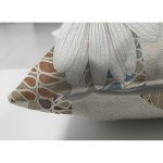 - Suet-K3867-Gorsel-2 - Realhomes Çift Taraflı Krem Zeminde Kabartma Çiçek Desenli Özel Tasarım Dijital Baskılı Modern Süet Yastık Kırlent Kılıfı Realhomes