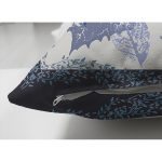 - Suet-K3881-Gorsel-2 - Realhomes Çift Taraflı Beyaz Zeminde Mavi Yaprak Motifli Dijital Baskılı Modern Süet Yastık Kırlent Kılıfı Realhomes