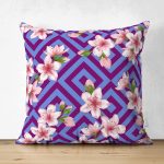 - Suet-K3898-Gorsel - Realhomes Çift Taraflı Geometrik Zeminde Çiçek Motifli Özel Tasarım Dijital Baskılı Modern Süet Yastık Kırlent Kılıfı Realhomes