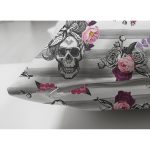 - Suet-K3916-Gorsel-2 - Realhomes Çift Taraflı Kuru Kafa Ve Gül Motifli Özel Tasarım Dijital Baskılı Modern Süet Yastık Kırlent Kılıfı Realhomes