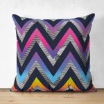 - Suet-K3975-Gorsel - Realhomes Çift Taraflı Rengarenk Zikzak Motifli Özel Tasarım Dijital Baskılı Modern Süet Yastık Kırlent Kılıfı Realhomes