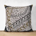 - Suet-K3990-Gorsel - Realhomes Çift Taraflı Leopar Desenli Zeminde Zincir Motifli Özel Tasarım Dijital Baskılı Modern Süet Yastık Kırlent Kılıfı Realhomes