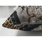 - Suet-K3990-Gorsel-2 - Realhomes Çift Taraflı Leopar Desenli Zeminde Zincir Motifli Özel Tasarım Dijital Baskılı Modern Süet Yastık Kırlent Kılıfı Realhomes