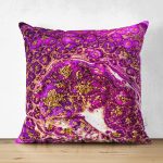 - Suet-K4031-Gorsel - Realhomes Çift Taraflı Mor Yüzeyde Altın Desenli Özel Tasarım Dijital Baskılı Modern Süet Yastık Kırlent Kılıfı Realhomes
