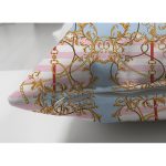 - Suet-K4036-Gorsel-2 - Realhomes Çift Taraflı Altın Zincir Desenli Özel Tasarım Dijital Baskılı Modern Süet Yastık Kırlent Kılıfı Realhomes