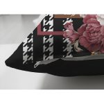 - Suet-K4075-Gorsel-2 - Realhomes Çift Taraflı Siyah Zeminde Çiçek Ve Altın Motifli Özel Tasarım Dijital Baskılı Modern Süet Yastık Kırlent Kılıfı Realhomes