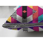 - Suet-K4093-Gorsel-2 - Realhomes Çift Taraflı Zikzak Zeminli Geometrik Motifli Özel Tasarım Dijital Baskılı Modern Süet Yastık Kırlent Kılıfı Realhomes