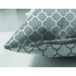 - Suet-K9274-Gorsel-2 - Realhomes Çift Taraflı Gri & Beyaz Ogea Desenli Dijital Baskılı Dekoratif Süet Yastık Kırlent Kılıfı Realhomes