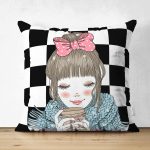 - Suet-K9295-Gorsel - Realhomes Çift Taraflı Dama Zeminli Kahve İçen Kız Motifli Dijital Baskılı Dekoratif Süet Yastık Kırlent Kılıfı Realhomes