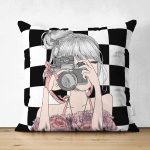 Çift Taraflı Dama Zeminli & Fotoğraf Çeken Kız Tasarımlı Dijital Baskılı Dekoratif Süet Yastık Kırlent Kılıfı Realhomes