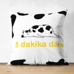 - Suet-K9307-Gorsel - Realhomes Çift Taraflı Özel Tasarım 5 Dakika Daha Dijital Baskılı Dekoratif Süet Yastık Kırlent Kılıfı Realhomes