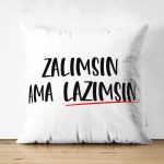 - Suet-K9313-Gorsel - Realhomes Çift Taraflı Özel Tasarım Zalımsın Ama Lazımsın Dijital Baskılı Dekoratif Süet Yastık Kırlent Kılıfı Realhomes