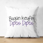 - Suet-K9317-Gorsel - Realhomes Çift Taraflı Özel Tasarım Bugün Keyfim Dıptıs Dıptıs Dijital Baskılı Dekoratif Süet Yastık Kırlent Kılıfı Realhomes