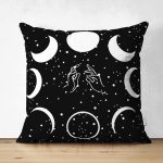 - Suet-K9354-Gorsel - Realhomes  Çift Taraflı Özel Tasarım Siyah Zemin Ay Desenli Dijital Baskılı Modern Süet Yastık Kırlent Kılıfı Realhomes