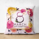 - Suet-K9372-2-Gorsel - Realhomes Çift Taraflı Özel Tasarım 8 March Gül Tasarımlı Dijital Baskılı Modern Süet Yastık Kırlent Kılıfı Realhomes