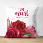 - Suet-K9380-1-Gorsel - Realhomes Çift Taraflı Özel Tasarım 8 Mart Gül Desenli Dijital Baskılı Modern Süet Yastık Kırlent Kılıfı Realhomes
