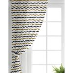 - Perde-7153-Gorsel-1 - Realhomes Realhomes Beyaz Zemin Üzerinde Gold Ve Siyah Renkli Çizgiler Dijital Baskılı Modern Salon Fon Perde Realhomes