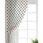 Realhomes Beyaz Zemin Üzerinde Gold Detaylı Hediye Paketi Desenli Dijital Baskılı Modern Salon Fon Perde Realhomes