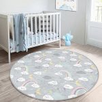 - RealHomes Dijital Baskılı Kaymaz Tabanlı Comfort Çocuk Odası Yuvarlak Halı - Realhomes  Gri Zeminde Gökkuşağı Ve Bulutlar Çocuk & Genç Odası Makinede Yıkanabilir Kaymaz Tabanlı Yuvarlak Çocuk Halısı Realhomes