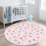 - RealHomes Dijital Baskılı Kaymaz Tabanlı Comfort Çocuk Odası Yuvarlak Halı - Realhomes  Pembe Zeminde Sevimli Panda Tasarımlı Çocuk & Genç Odası Makinede Yıkanabilir Kaymaz Tabanlı Yuvarlak Çocuk Halısı Realhomes