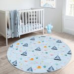 - RealHomes Dijital Baskılı Kaymaz Tabanlı Comfort Çocuk Odası Yuvarlak Halı - Realhomes  Denizci Temalı Bebek Desenli Çocuk & Genç Odası Makinede Yıkanabilir Kaymaz Tabanlı Yuvarlak Çocuk Halısı Realhomes