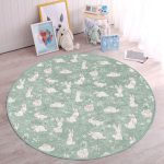 - RealHomes Dijital Baskılı Kaymaz Tabanlı Comfort Çocuk Odası Yuvarlak Halı - Realhomes  Yeşil Zeminde Sevimli Tavşan Desenli Çocuk & Genç Odası Makinede Yıkanabilir Kaymaz Tabanlı Yuvarlak Çocuk Halısı Realhomes