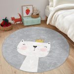 - RealHomes Dijital Baskılı Kaymaz Tabanlı Comfort Çocuk Odası Yuvarlak Halı - Realhomes  Hello Kedicik Çocuk & Genç Odası Makinede Yıkanabilir Kaymaz Tabanlı Yuvarlak Çocuk Halısı Realhomes
