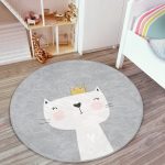 - RealHomes Dijital Baskılı Kaymaz Tabanlı Comfort Çocuk Odası Yuvarlak Halı - Realhomes  Hello Kedicik Çocuk & Genç Odası Makinede Yıkanabilir Kaymaz Tabanlı Yuvarlak Çocuk Halısı Realhomes