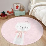 - RealHomes Dijital Baskılı Kaymaz Tabanlı Comfort Çocuk Odası Yuvarlak Halı - Realhomes  Pembe Zemin Uyuyan Ayıcık Desenli Çocuk & Genç Odası Makinede Yıkanabilir Kaymaz Tabanlı Yuvarlak Çocuk Halısı Realhomes