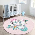 - RealHomes Dijital Baskılı Kaymaz Tabanlı Comfort Çocuk Odası Yuvarlak Halı - Realhomes Pembe Zemin Tatil Temalı Unicorn Desenli Çocuk & Genç Odası Makinede Yıkanabilir Kaymaz Tabanlı Yuvarlak Çocuk Halısı Realhomes