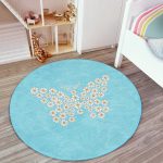- RealHomes Dijital Baskılı Kaymaz Tabanlı Comfort Çocuk Odası Yuvarlak Halı - Realhomes  Mavi Zemin Papatyadan Kelebek Tasarımlı Çocuk & Genç Odası Makinede Yıkanabilir Kaymaz Tabanlı Yuvarlak Çocuk Halısı Realhomes