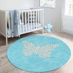 - RealHomes Dijital Baskılı Kaymaz Tabanlı Comfort Çocuk Odası Yuvarlak Halı - Realhomes  Mavi Zemin Papatyadan Kelebek Tasarımlı Çocuk & Genç Odası Makinede Yıkanabilir Kaymaz Tabanlı Yuvarlak Çocuk Halısı Realhomes