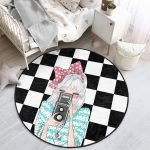 - RealHomes Dijital Baskılı Kaymaz Tabanlı Comfort Çocuk Odası Yuvarlak Halı - Realhomes  Dama Zeminli Fotoğraf Çeken Kız Tasarımlı Çocuk & Genç Odası Makinede Yıkanabilir Kaymaz Tabanlı Yuvarlak Çocuk Halısı Realhomes