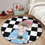 - RealHomes Dijital Baskılı Kaymaz Tabanlı Comfort Çocuk Odası Yuvarlak Halı - Realhomes Dama Zeminli Fotoğraf Çeken Kız Tasarımlı Çocuk & Genç Odası Makinede Yıkanabilir Kaymaz Tabanlı Yuvarlak Çocuk Halısı Realhomes