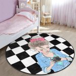 - RealHomes Dijital Baskılı Kaymaz Tabanlı Comfort Çocuk Odası Yuvarlak Halı - Realhomes Dama Zeminli Fotoğraf Çeken Kız Tasarımlı Çocuk & Genç Odası Makinede Yıkanabilir Kaymaz Tabanlı Yuvarlak Çocuk Halısı Realhomes