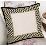 - K11002-Gorsel-1 - Realhomes RealHomes Gri Krem Zeminde Damalı Motifli Art Deco Desenli Dijital Baskılı Yastık Kırlent Kılıfı Realhomes