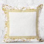 - K11005-Gorsel-2 - Realhomes RealHomes Ekru Zeminde Altın renkli Motifli Geometrik Desenli Dijital Baskılı Yastık Kırlent Kılıfı Realhomes