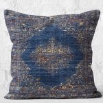 - K11011-Gorsel-2 - Realhomes  RealHomes Lacivert Zeminde Osmanlı Motifli Altın Detay Desenli Dijital Baskılı Yastık Kırlent Kılıfı Realhomes