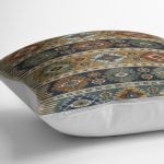 - K11020-Gorsel-3 - Realhomes RealHomes Renkli Zeminde Kilim Motifli Baklava Desenli Dijital Baskılı Yastık Kırlent Kılıfı Realhomes