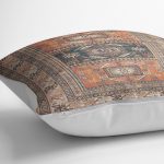 - K11021-Gorsel-3 - Realhomes RealHomes Kiremit Zeminde Çerçeve Motifli Kilim Desenli Dijital Baskılı Yastık Kırlent Kılıfı Realhomes