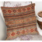 - K11030-Gorsel-1 - Realhomes  RealHomes Kiremit Zeminde Kilim Motifli Baklava Desenli Dijital Baskılı Yastık Kırlent Kılıfı Realhomes