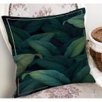 - K11033-Gorsel-1 - Realhomes RealHomes Koyu Lacivert Zeminde Çerçeve Motifli Koyu Yapraklı Desenli Dijital Baskılı Yastık Kırlent Kılıfı Realhomes