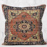 - K11034-Gorsel-2 - Realhomes RealHomes Renkli Zeminde Kilim Motifli Hereke Desenli Dijital Baskılı Yastık Kırlent Kılıfı Realhomes