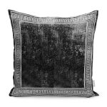 - K11038-Gorsel - Realhomes RealHomes Siyah Zeminde Çerçeve Motifli Geometrik Desenli Dijital Baskılı Yastık Kırlent Kılıfı Realhomes