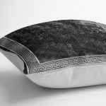 - K11038-Gorsel-3 - Realhomes RealHomes Siyah Zeminde Çerçeve Motifli Geometrik Desenli Dijital Baskılı Yastık Kırlent Kılıfı Realhomes