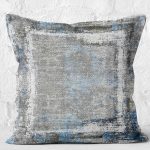 - K11042-Gorsel-2 - Realhomes RealHomes Renkli Zeminde Çerçeve Motifli Eskitme Desenli Dijital Baskılı Yastık Kırlent Kılıfı Realhomes