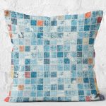 - K11044-Gorsel-2 - Realhomes RealHomes Renkli Zeminde Eskitme Motifli Kare Desenli Dijital Baskılı Yastık Kırlent Kılıfı Realhomes