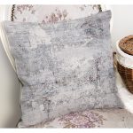 - K11046-Gorsel-1 - Realhomes RealHomes Açık Gri Zeminde Modern Motifli Duvar Desenli Dijital Baskılı Yastık Kırlent Kılıfı Realhomes