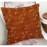 - K11048-Gorsel-1 - Realhomes RealHomes Kiremit Zeminde Altın Motifli Kuru Çiçek Desenli Dijital Baskılı Yastık Kırlent Kılıfı Realhomes